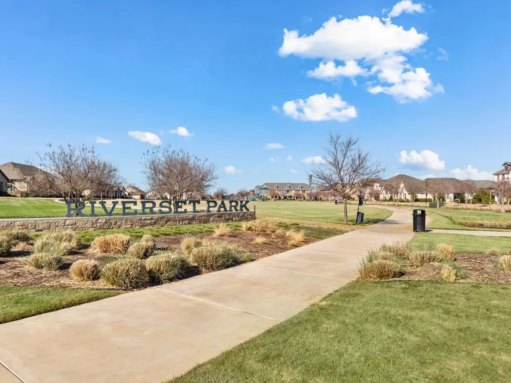 2521 Barnwood Lane Garland TX 75042
