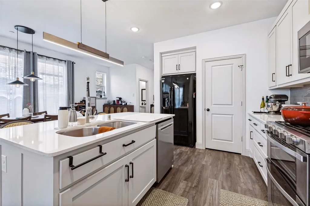 2521 Barnwood Lane Garland TX 75042