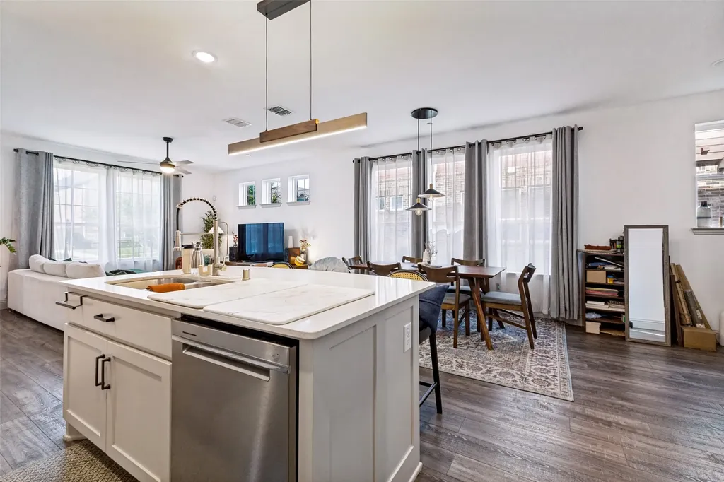 2521 Barnwood Lane Garland TX 75042