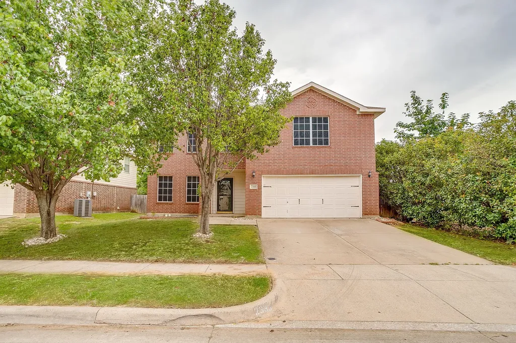 2333 Ash Grove Trail Fort Worth TX 76112