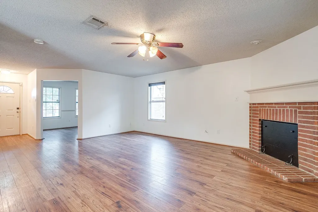 2333 Ash Grove Trail Fort Worth TX 76112