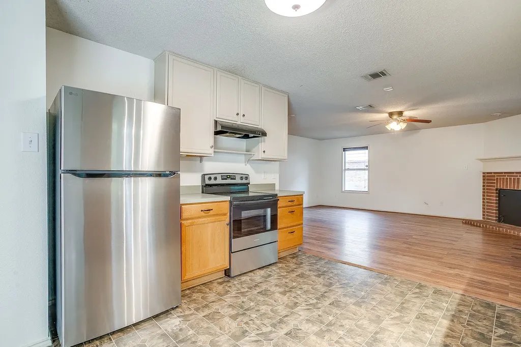2333 Ash Grove Trail Fort Worth TX 76112