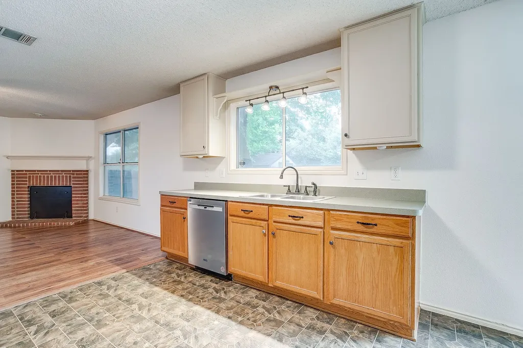 2333 Ash Grove Trail Fort Worth TX 76112