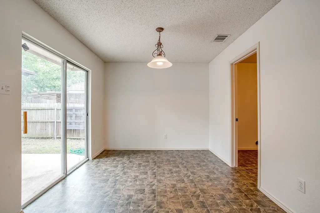 2333 Ash Grove Trail Fort Worth TX 76112