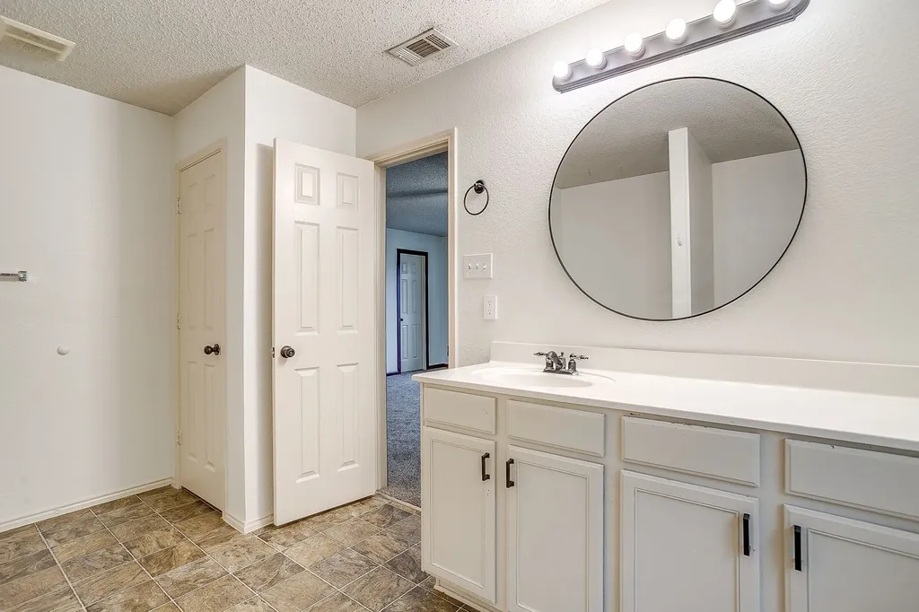 2333 Ash Grove Trail Fort Worth TX 76112