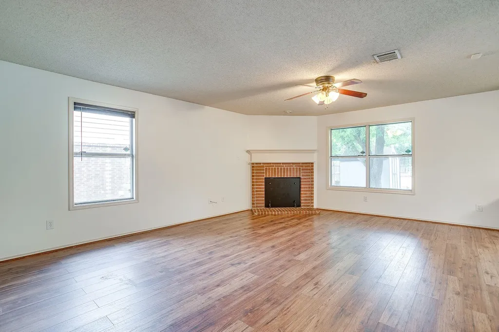 2333 Ash Grove Trail Fort Worth TX 76112