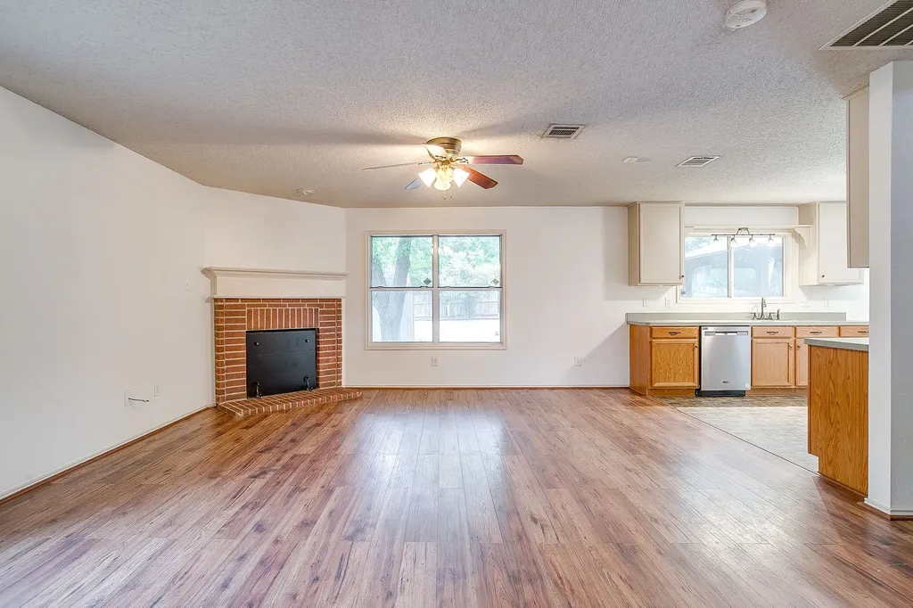 2333 Ash Grove Trail Fort Worth TX 76112