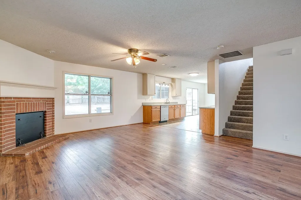 2333 Ash Grove Trail Fort Worth TX 76112