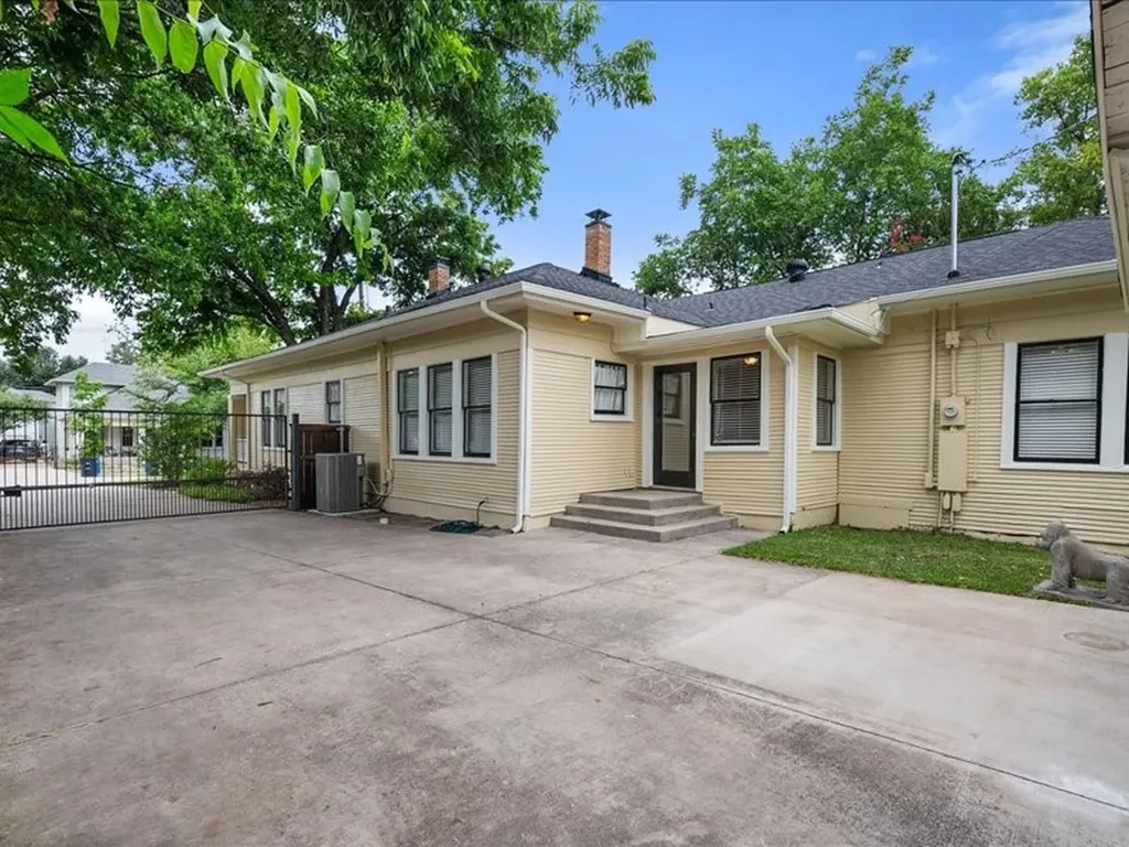 2001 Lipscomb Street Fort Worth TX 76110
