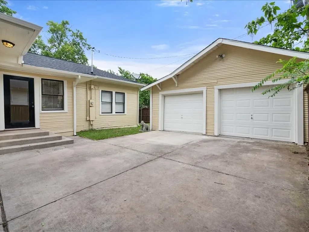 2001 Lipscomb Street Fort Worth TX 76110