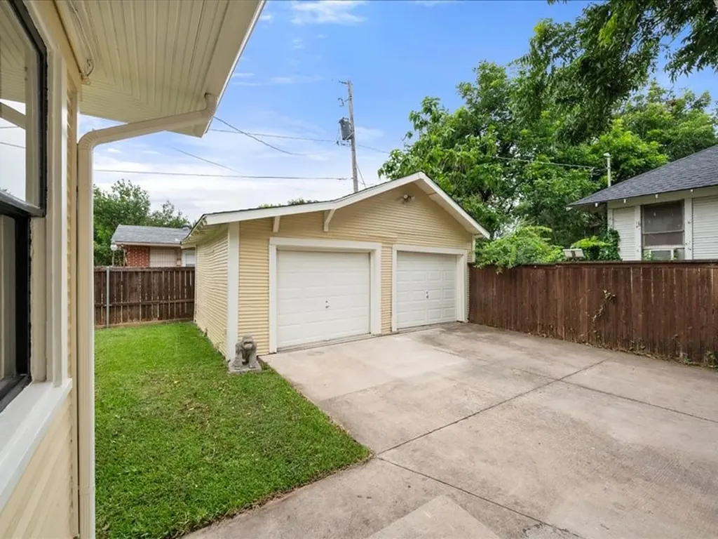 2001 Lipscomb Street Fort Worth TX 76110