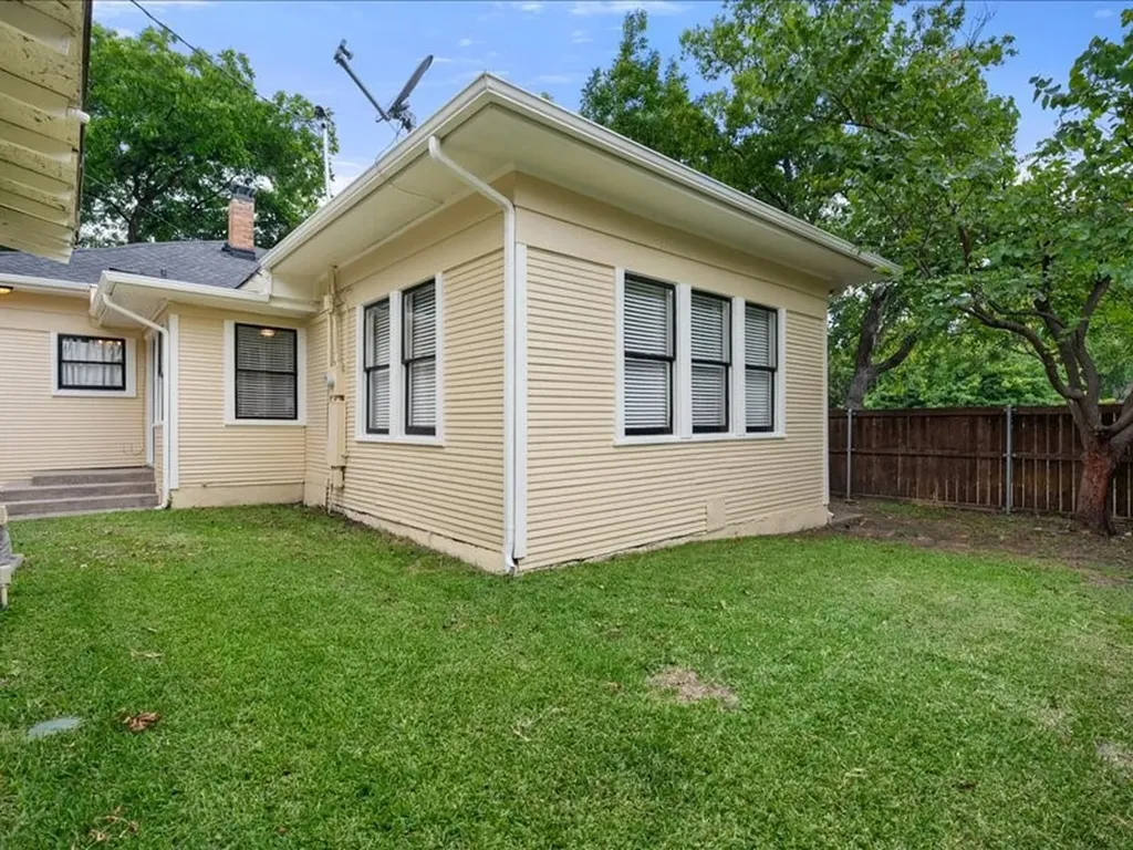 2001 Lipscomb Street Fort Worth TX 76110