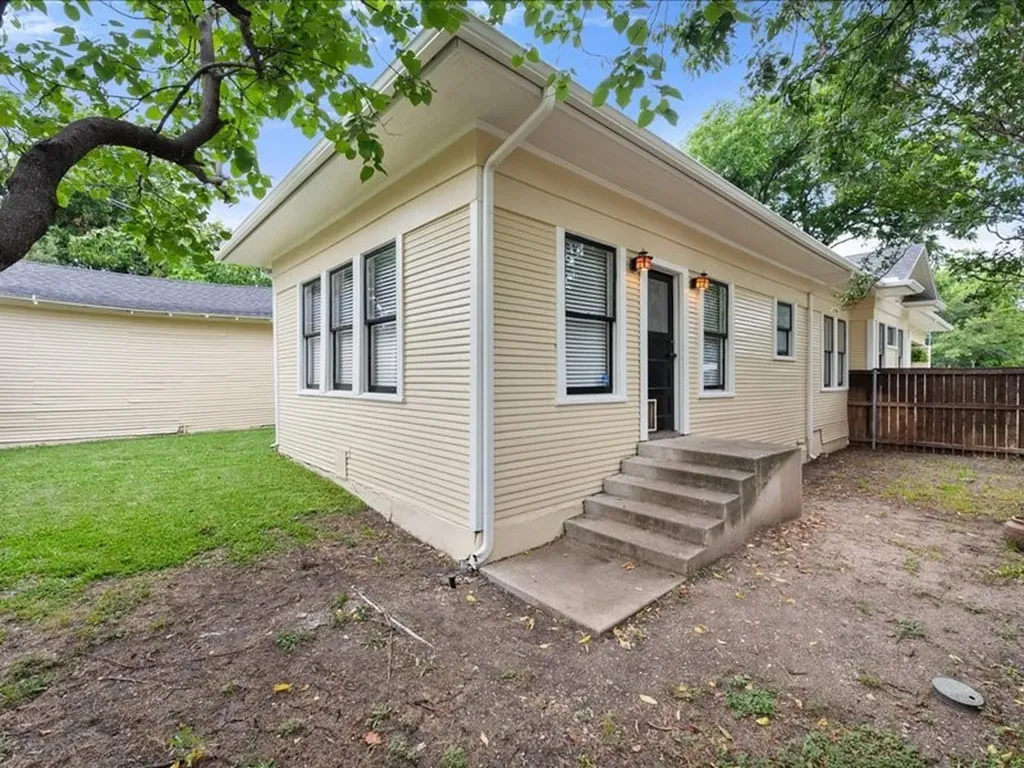 2001 Lipscomb Street Fort Worth TX 76110