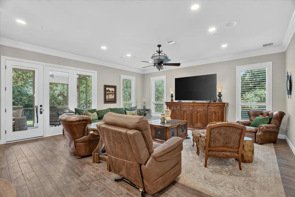 3438 Indian Trail Arlington TX 76016