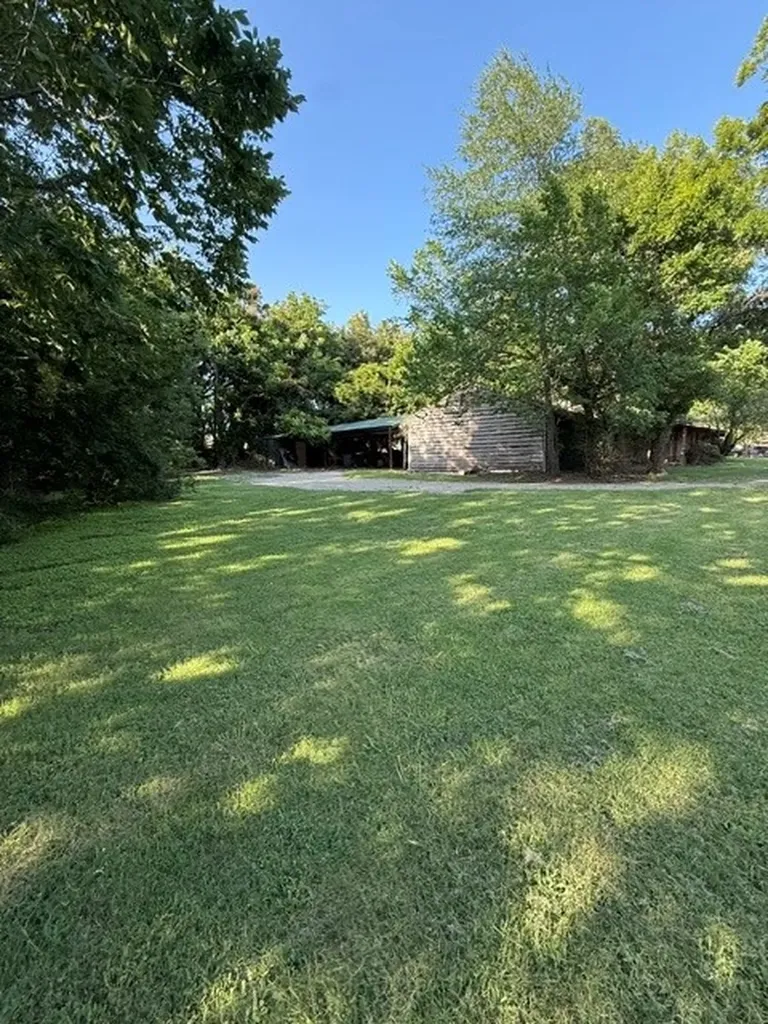 325 25th Street NE Paris TX 75460
