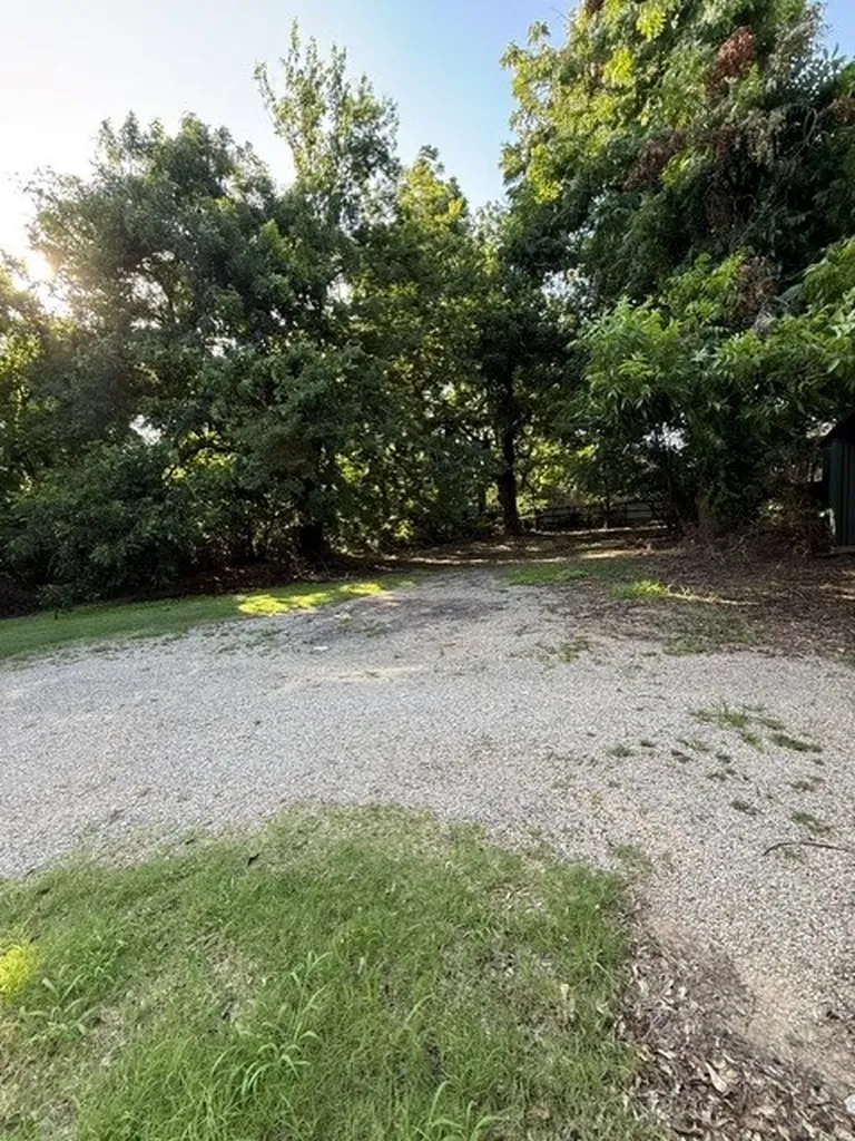 325 25th Street NE Paris TX 75460