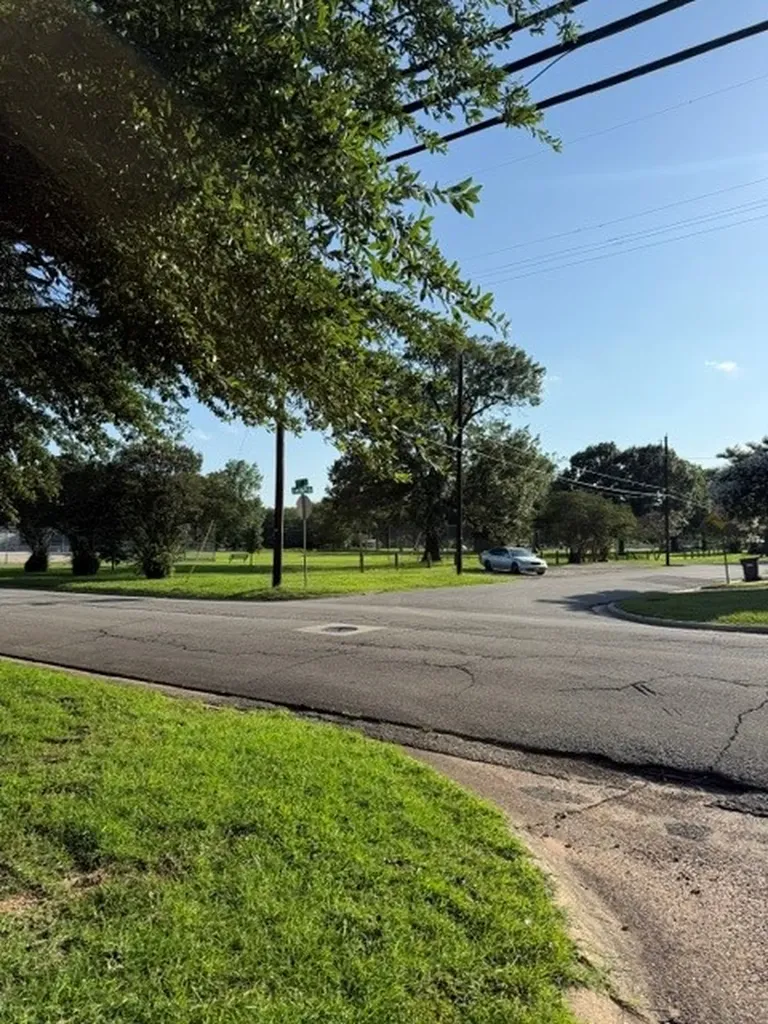 325 25th Street NE Paris TX 75460