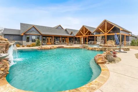 239 32507 Road Paris TX 75460
