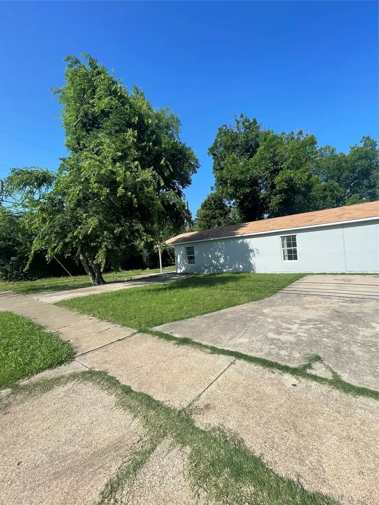 2155 New York Avenue Fort Worth TX 76104