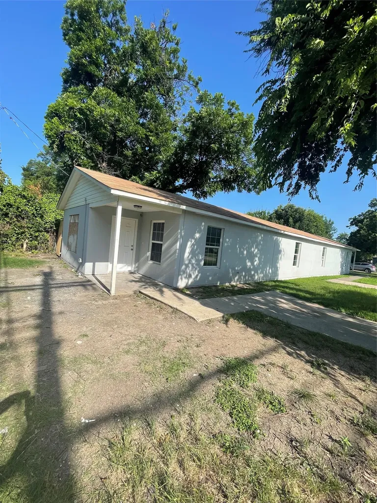 2155 New York Avenue Fort Worth TX 76104