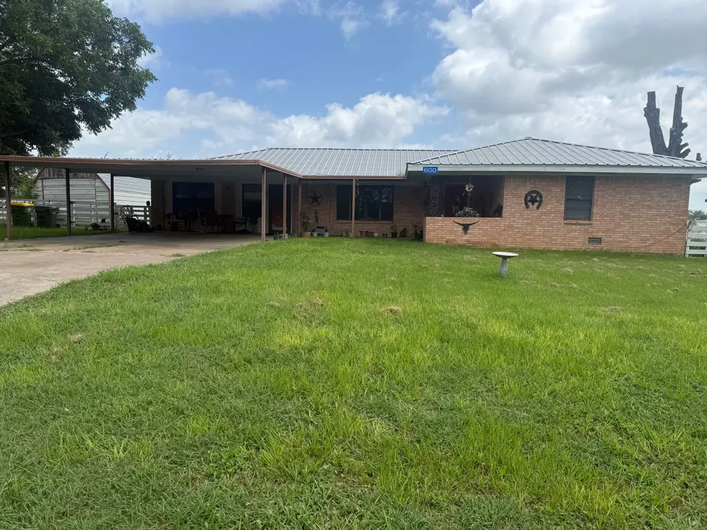 600 W Washington Kosse TX 76653