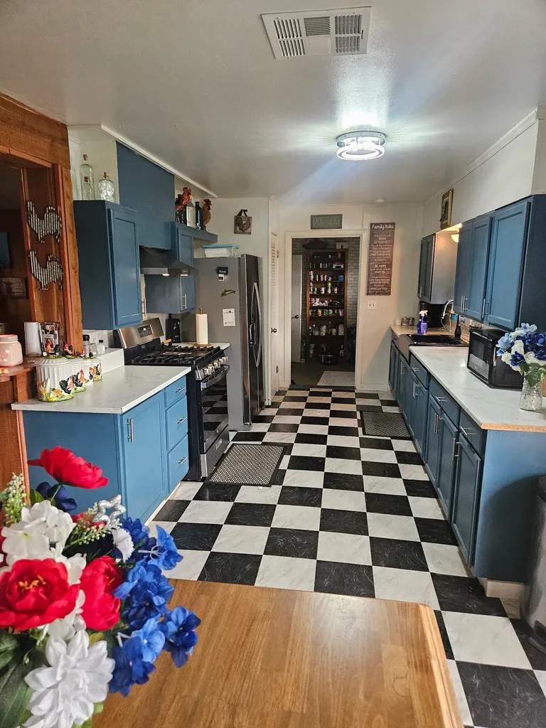 600 W Washington Kosse TX 76653