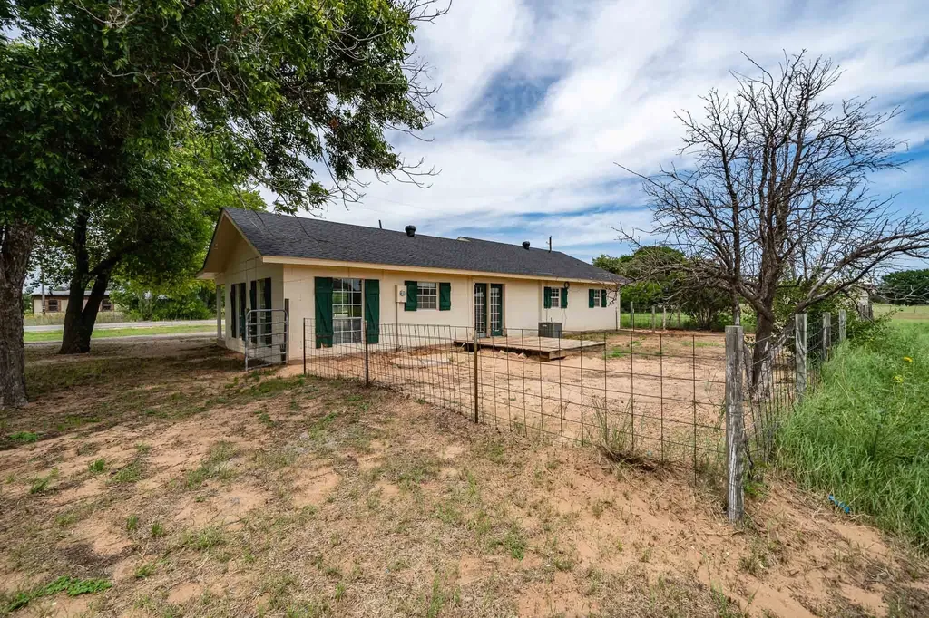 10362 Farm Road 3326 Hawley TX 79525
