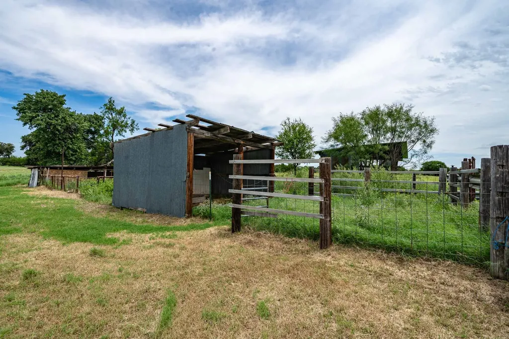 10362 Farm Road 3326 Hawley TX 79525