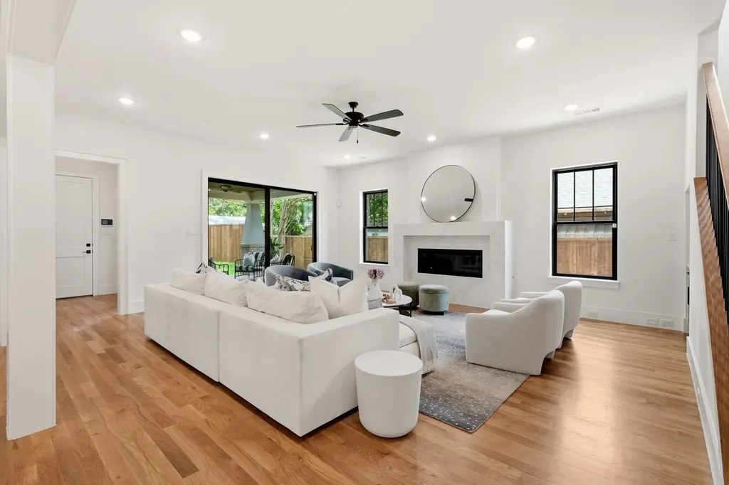 5449 Goodwin Avenue Dallas TX 75206