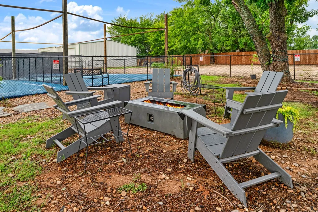 4645 Lamar Avenue Paris TX 75462