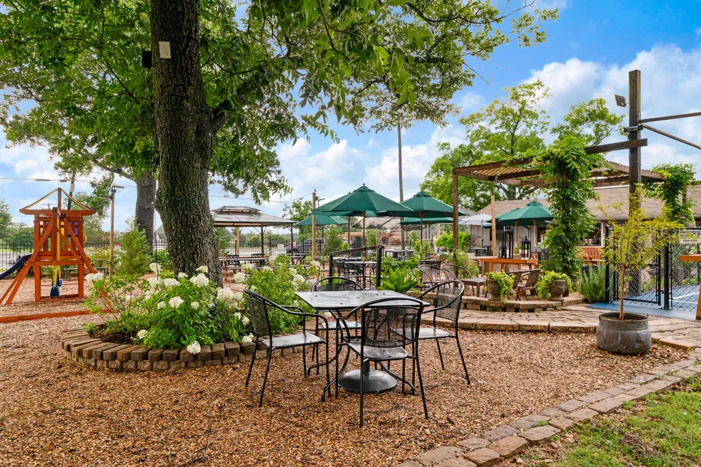 4645 Lamar Avenue Paris TX 75462