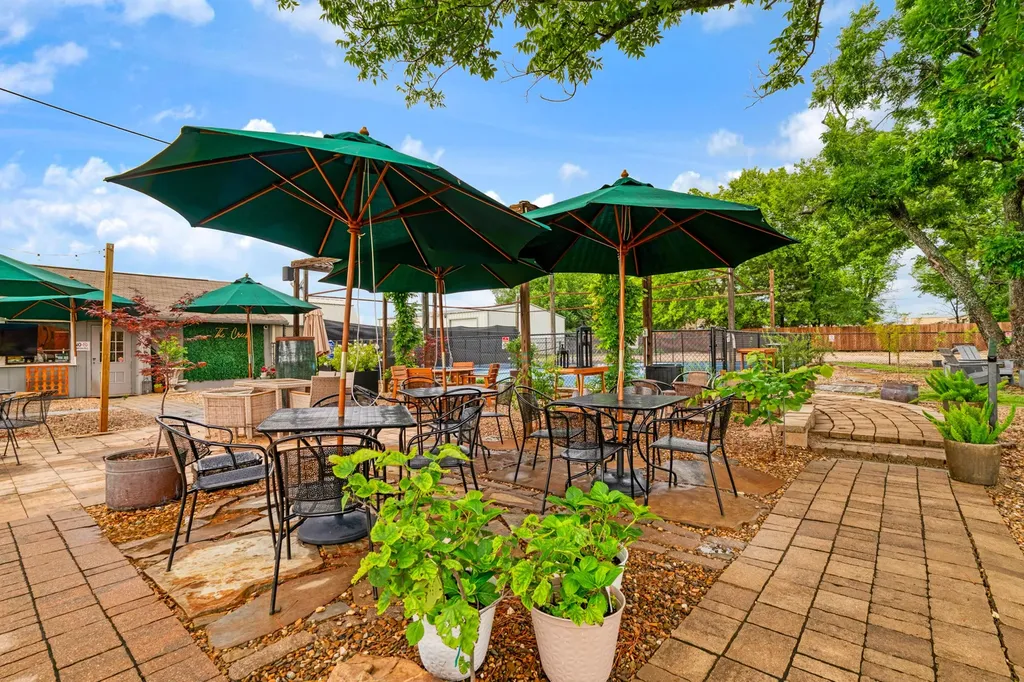 4645 Lamar Avenue Paris TX 75462