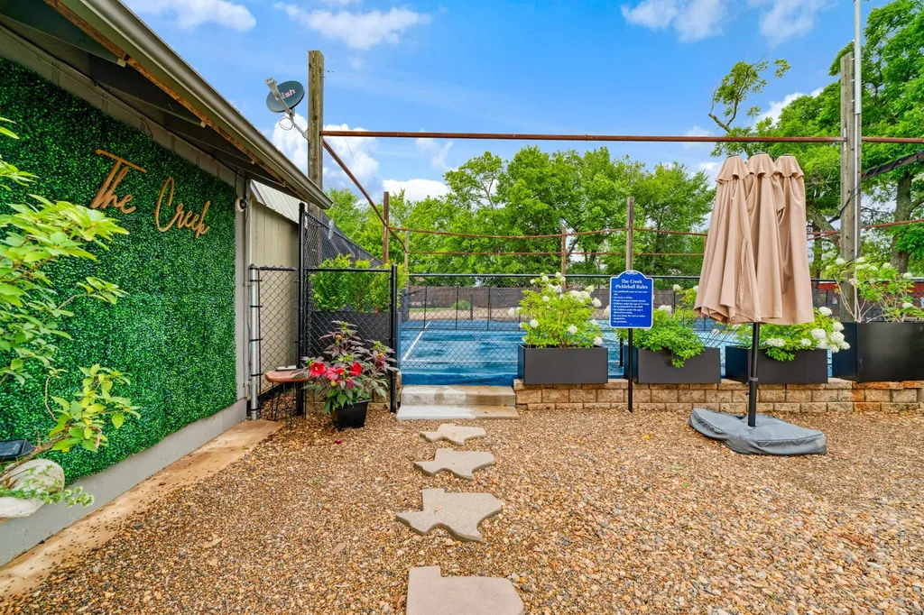 4645 Lamar Avenue Paris TX 75462
