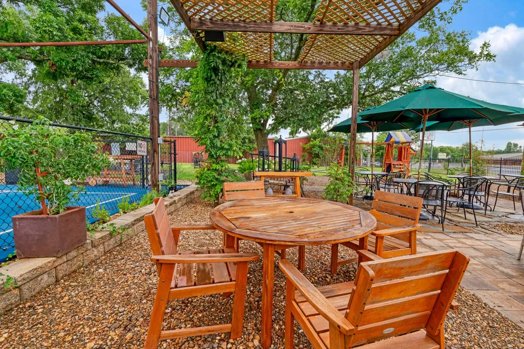 4645 Lamar Avenue Paris TX 75462