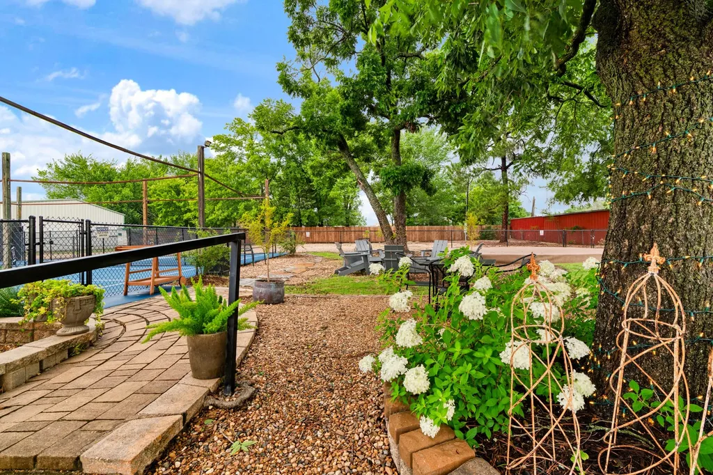4645 Lamar Avenue Paris TX 75462