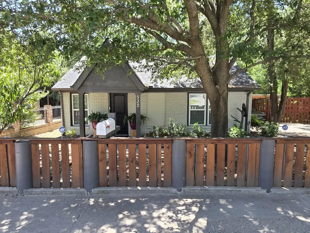 532 Griffith Avenue Dallas TX 75208