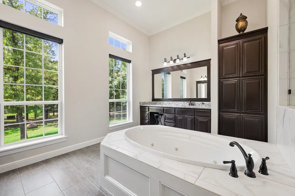 1619 Bloomfield Road Valley View TX 76272