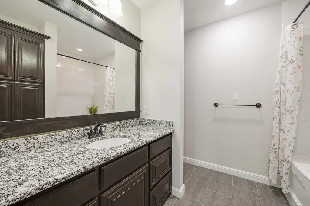 1619 Bloomfield Road Valley View TX 76272