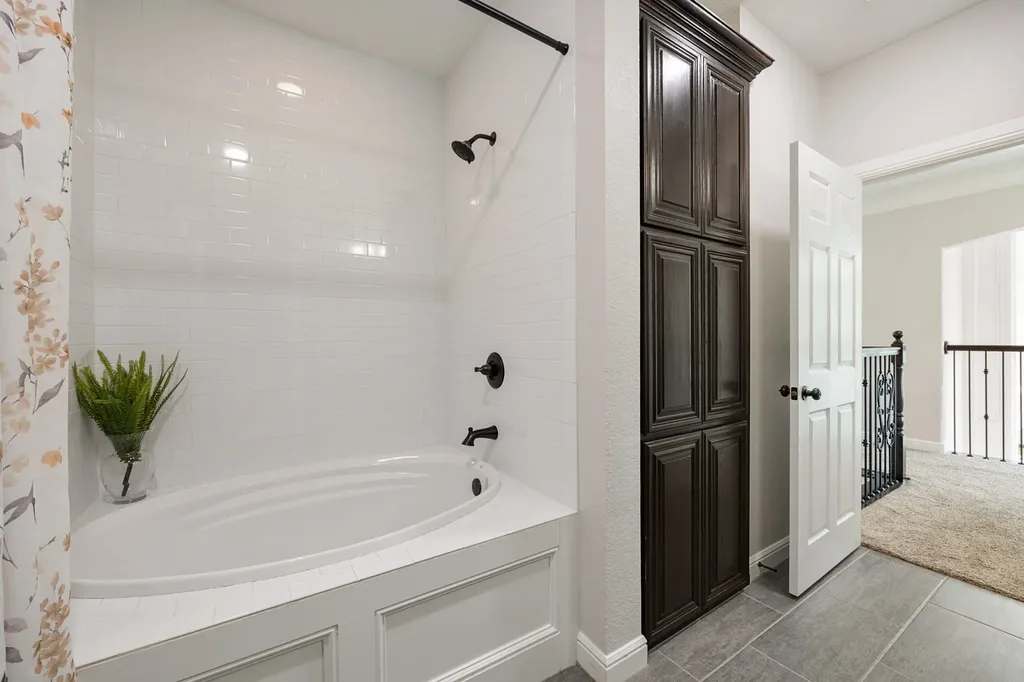 1619 Bloomfield Road Valley View TX 76272
