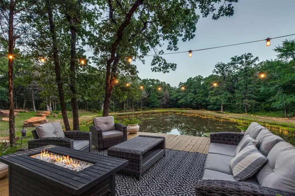 1619 Bloomfield Road Valley View TX 76272