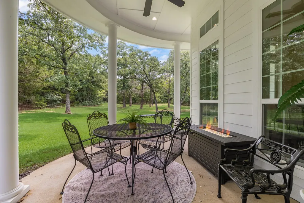 1619 Bloomfield Road Valley View TX 76272
