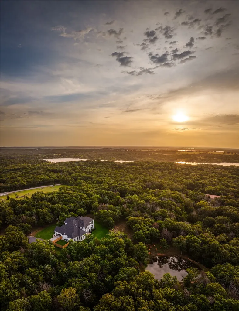 1619 Bloomfield Road Valley View TX 76272