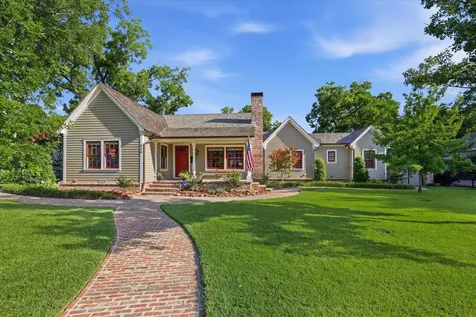 426 E Texas Street Grapevine TX 76051