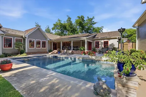 426 E Texas Street Grapevine TX 76051