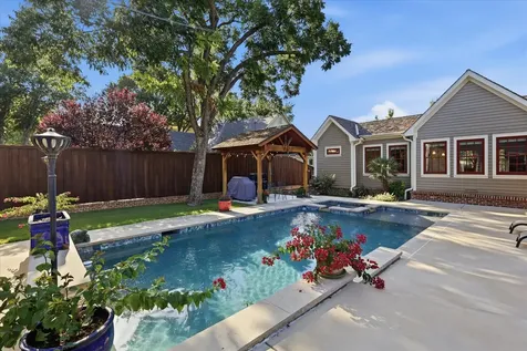 426 E Texas Street Grapevine TX 76051