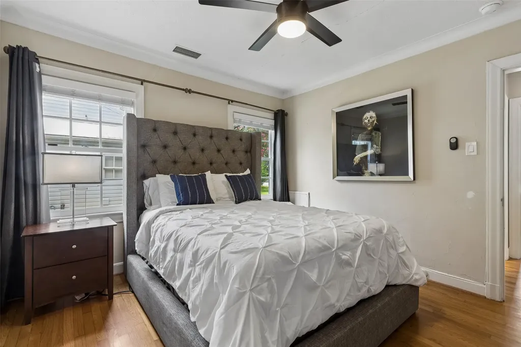5426 Stoneleigh Avenue Dallas TX 75235