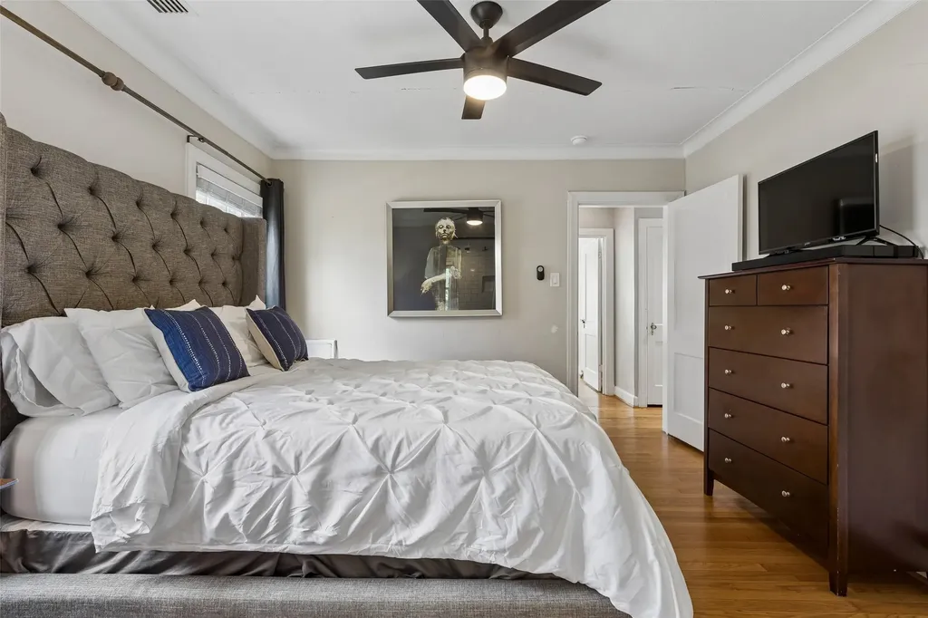5426 Stoneleigh Avenue Dallas TX 75235