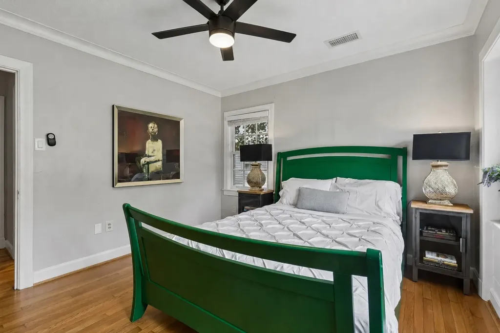 5426 Stoneleigh Avenue Dallas TX 75235