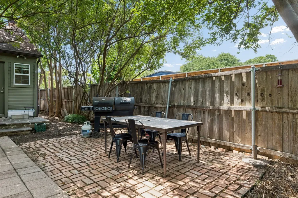 5426 Stoneleigh Avenue Dallas TX 75235