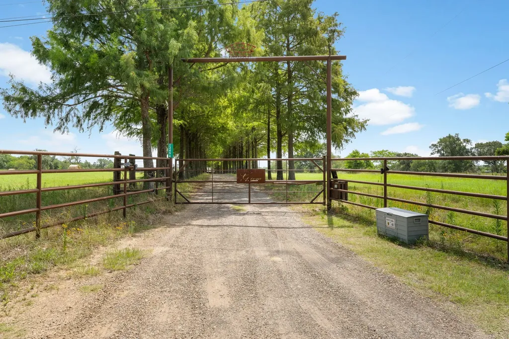 13494 County Road 2919 Eustace TX 75124